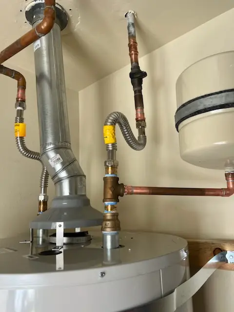 Water heater installation and plumbing repair in Lincoln Villas